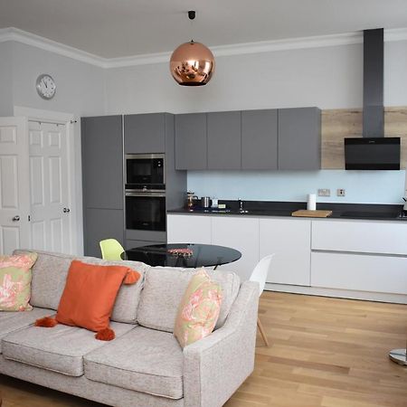 Bernard St - Bright And Spacious 1 Bed Apartment At The Shore! إدنبرة المظهر الخارجي الصورة