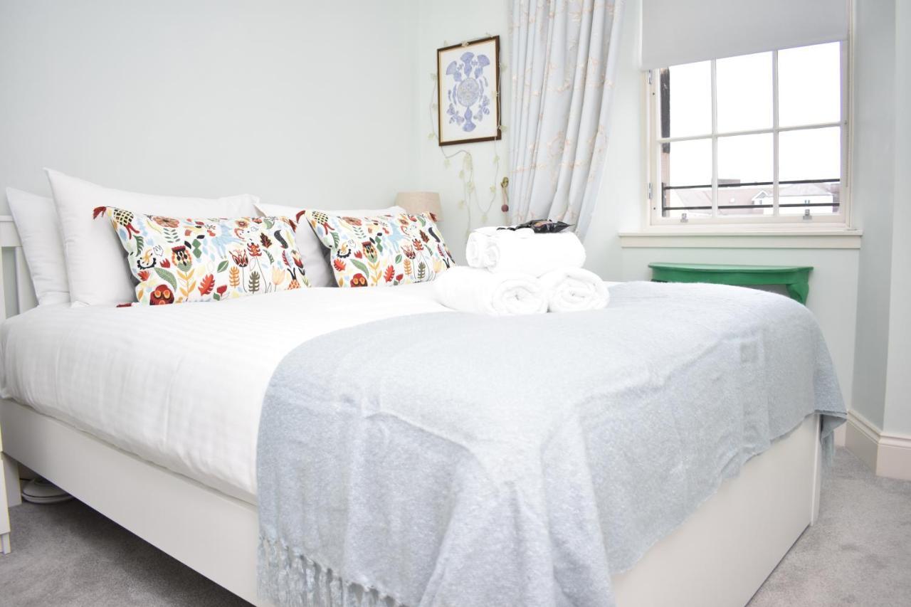 Bernard St - Bright And Spacious 1 Bed Apartment At The Shore! إدنبرة المظهر الخارجي الصورة